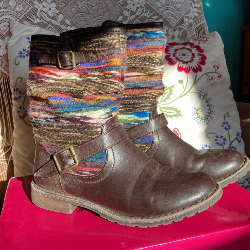 Dollhouse rainbow Yarn boots 6.5